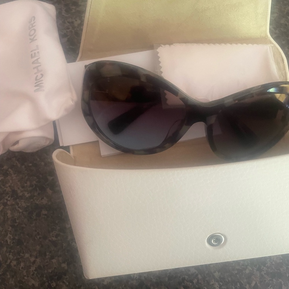 Michael Kors Brown Sunglasses.New - Picture 1 of 3